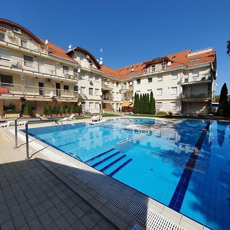 Апартаменты Relax Wellness Studio Хайдусобосло Экстерьер фото