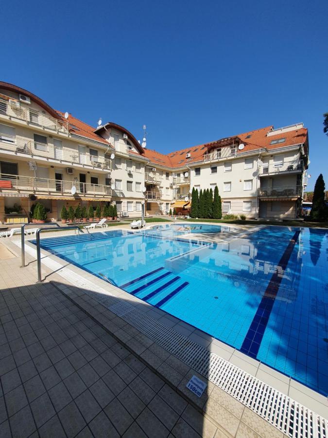 Апартаменты Relax Wellness Studio Хайдусобосло Экстерьер фото